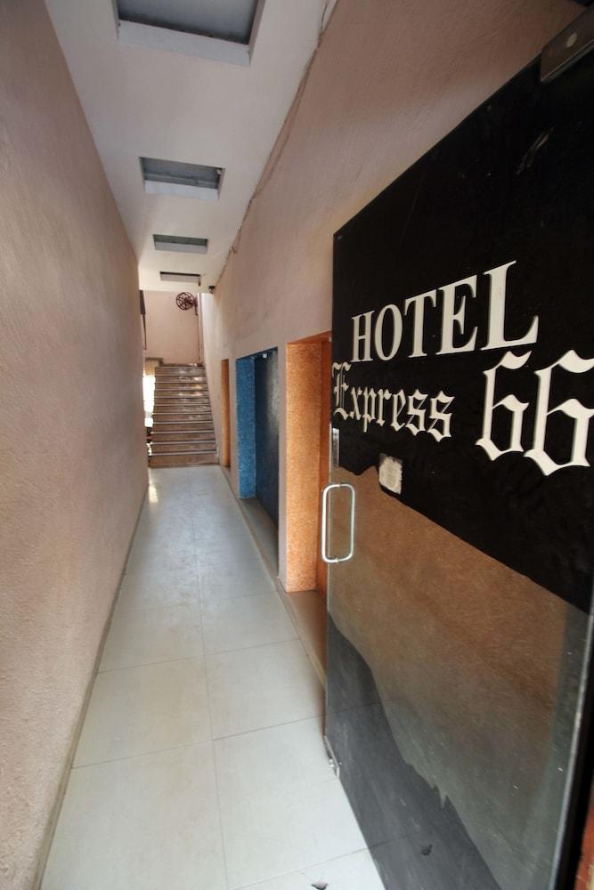 Hotel Express66 New Delhi Exteriör bild
